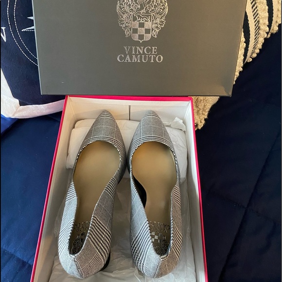 Vince Camuto Black White Mantailored Fabric Chunky Heels. Size 8.5 - Picture 3 of 6